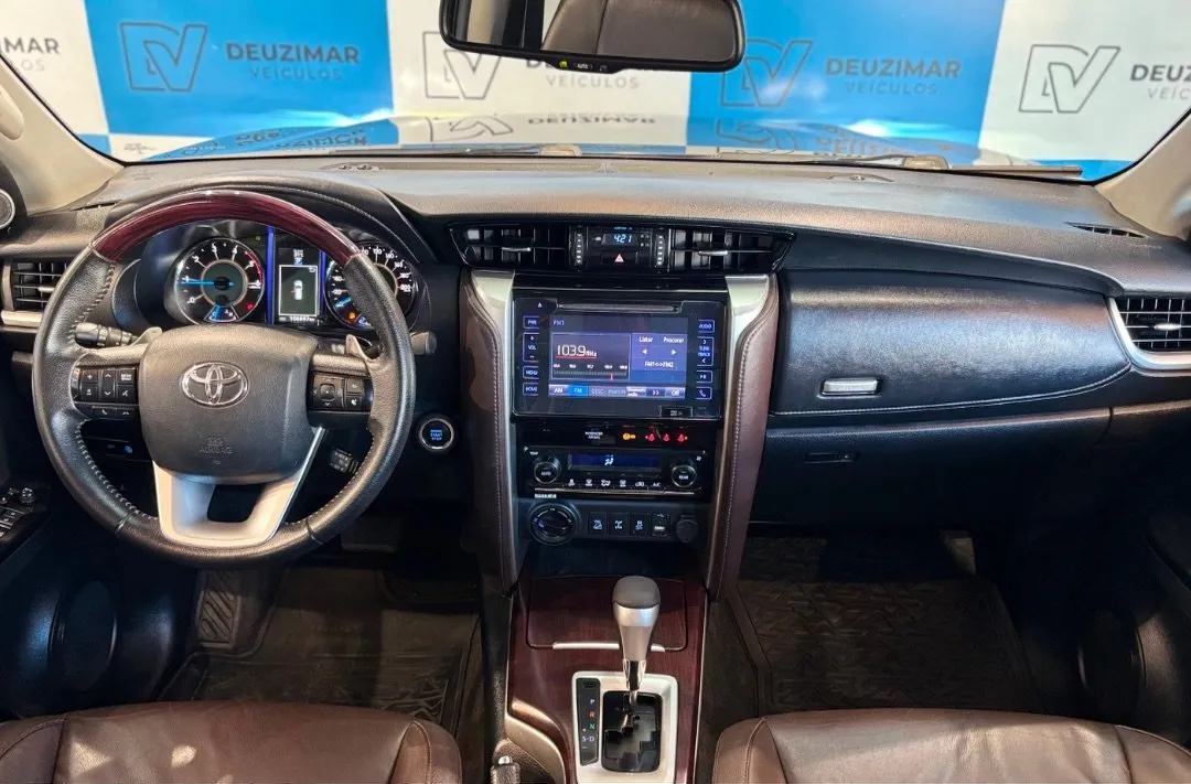 Toyota SW4 2017, foto 5 de 8